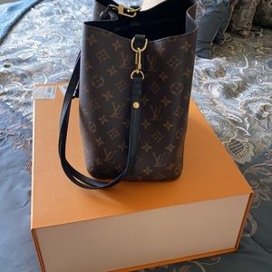 LV purse almost new and In great condition